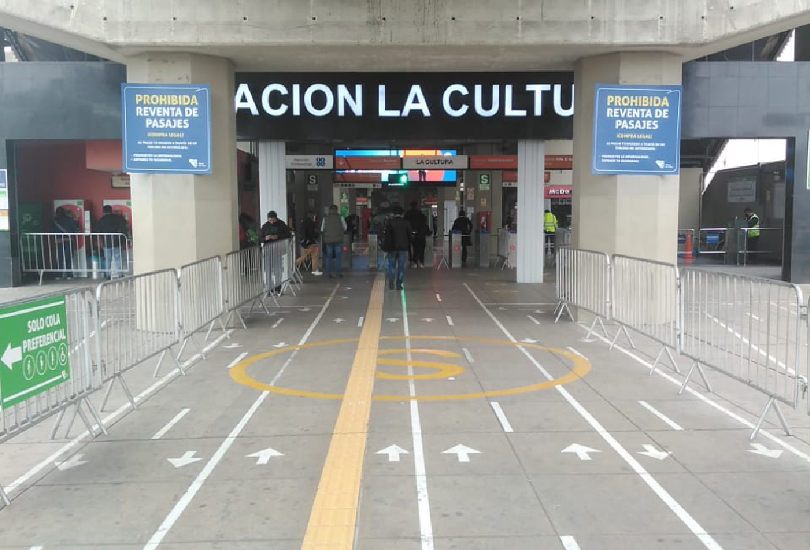 Pintado de señalizacion en la estacion del tren electrico La cultura